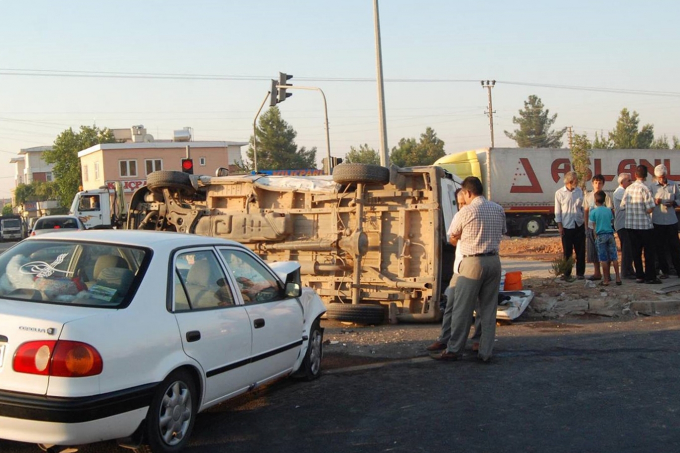 Tarım işçilerini taşıyan minibüs kaza yaptı: 10 yaralı
